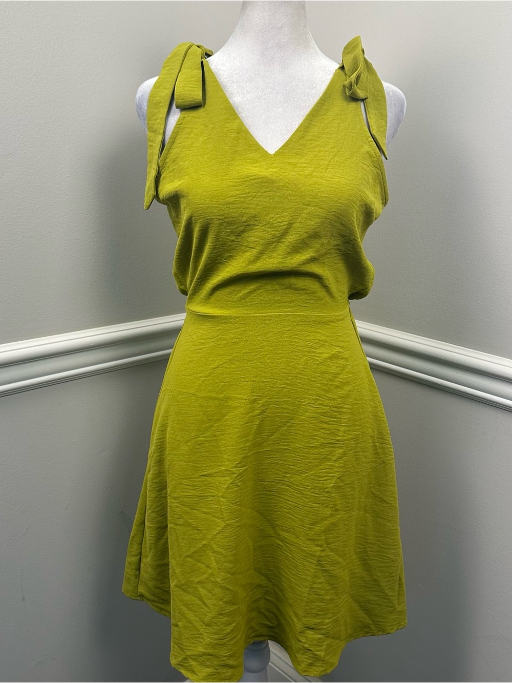 Monteau Los Angeles Green Tie-Shoulder V-Neck Mini Dress S